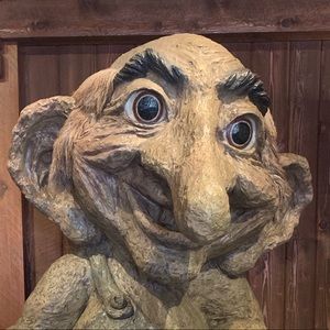 Meet your Posher, Aida